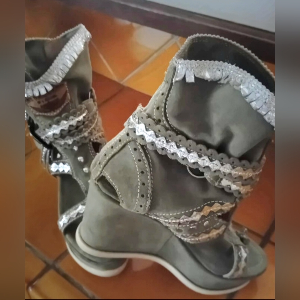 Like New EL Vaquero Sandals - Picture 3 of 5